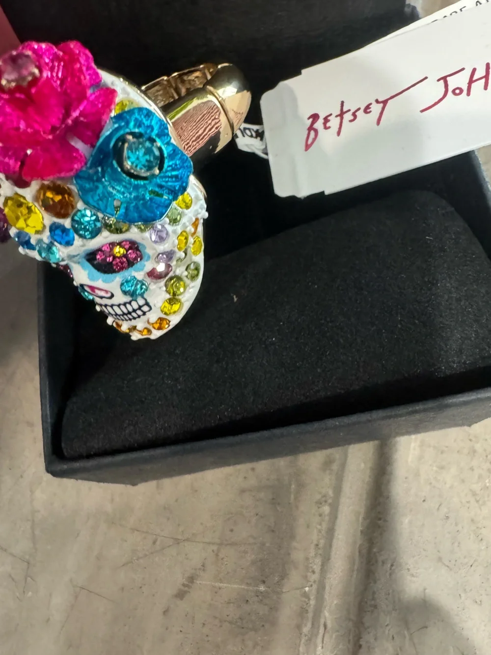 FUN Multicolor Skull Decorative Ring w/stretchy band so OSFM! Spooky season 💀